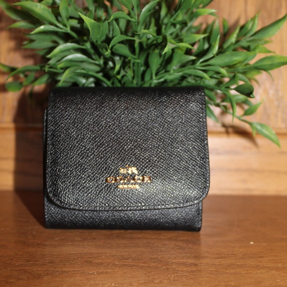Coach Handbags - Coach Small Crossgrain Black Leather Wallet New